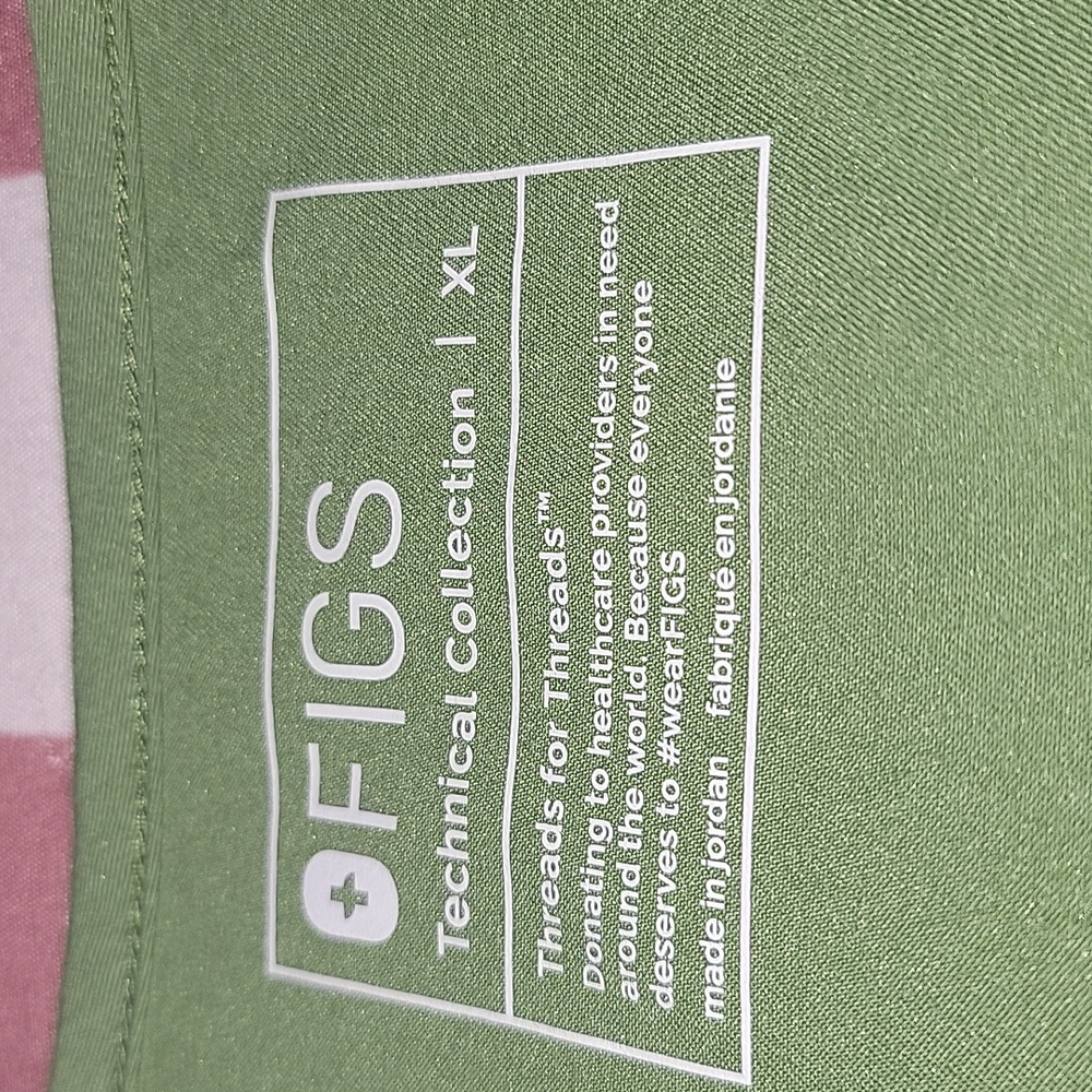 FIGS SCRUB TOP - Picture 2 of 4